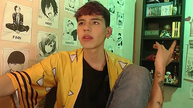 Snapshot of Mickey_Magic chatting on February 18, 10:47 pm Mickey Magic online show from February 18, 10:47 pm