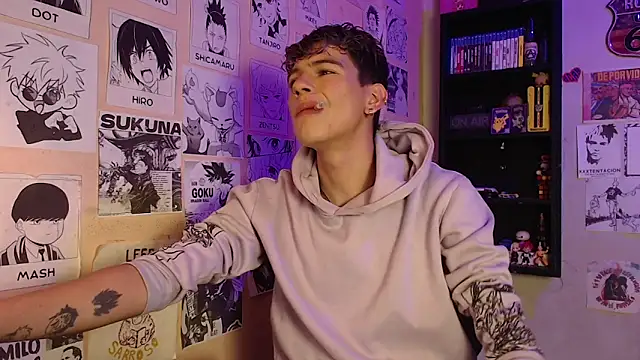 Snapshot of Mickey_Magic chatting on March 2, 5:01 am Mickey Magic online show from March 2, 5:01 am