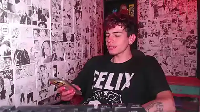 Snapshot of Mickey_Magic chatting on October 6, 4:43 am Mickey Magic online show from October 6, 4:43 am