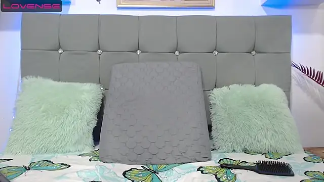 Snapshot of Solera_Red chatting on July 28, 8:52 pm Solera Red online show from July 28, 8:52 pm