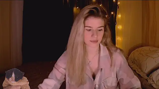 Snapshot of Melissa_smith_ chatting on December 15, 1:59 pm Melissa smith online show from December 15, 1:59 pm