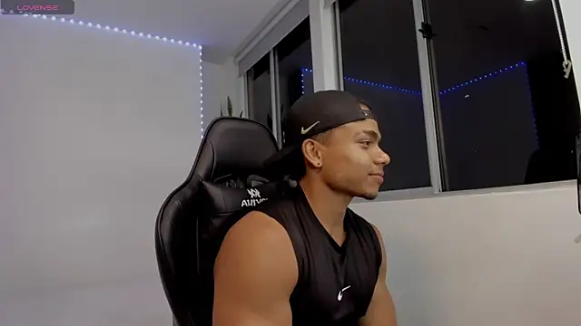 Snapshot of XavierColeman chatting on April 30, 1:23 am XavierColeman online show from April 30, 1:23 am