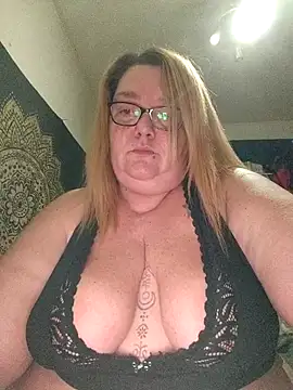 diosacurvy1984 online show from February 6, 11:41 pm