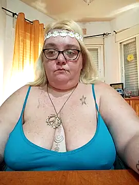 diosacurvy1984 online show from April 5, 10:12 am