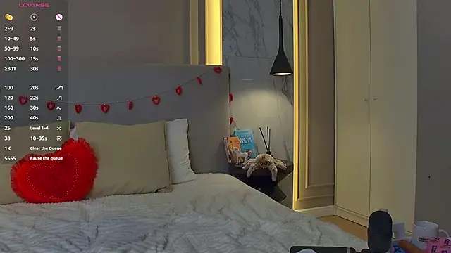 Snapshot of AmberShays chatting on February 15, 9:15 pm AmberShays online show from February 15, 9:15 pm