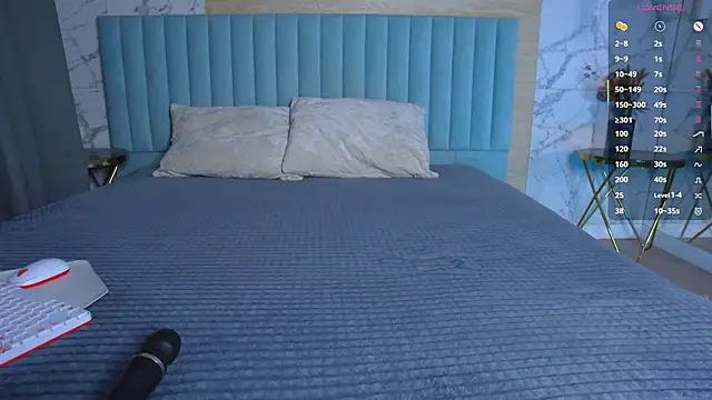 Snapshot of AmberShays chatting on October 17, 5:04 pm AmberShays online show from October 17, 5:04 pm