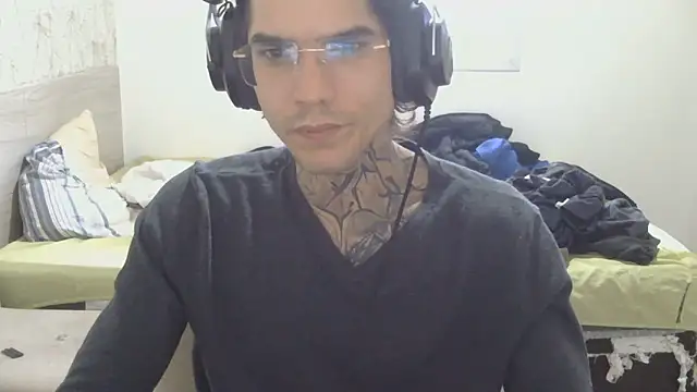 Snapshot of smokingink chatting on June 20, 8:11 pm smokingink online show from June 20, 8:11 pm