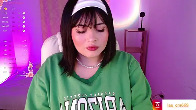 Snapshot of isabella1616 chatting on March 6, 3:35 am isabella1616 online show from March 6, 3:35 am