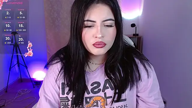 Snapshot of isabella1616 chatting on June 7, 3:54 am isabella1616 online show from June 7, 3:54 am