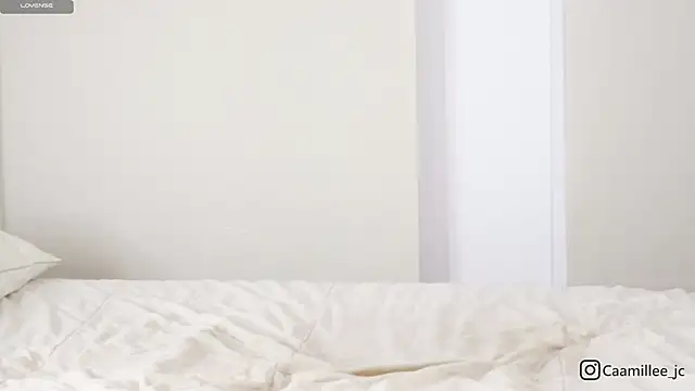 caamillee  online show from February 25, 1:26 am