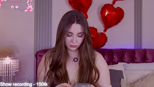 Snapshot of KiraBarlows chatting on April 8, 8:20 pm KiraBarlows online show from April 8, 8:20 pm