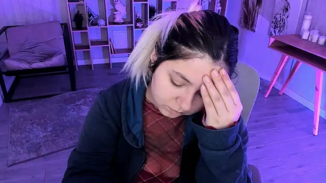 DiaAngell online show from October 24, 8:27 pm