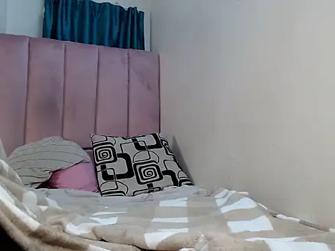 Snapshot of Hazel-nutt chatting on February 25, 6:25 am Hazel-nutt online show from February 25, 6:25 am