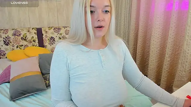 Snapshot of Misty__Fox chatting on January 21, 3:26 am Misty  Fox online show from January 21, 3:26 am