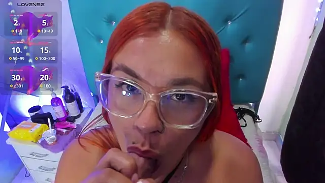 Snapshot of Sophie_new25 chatting on March 3, 6:01 pm Sophie new25 online show from March 3, 6:01 pm