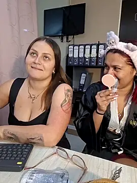 Sophie new25 online show from March 31, 1:11 pm