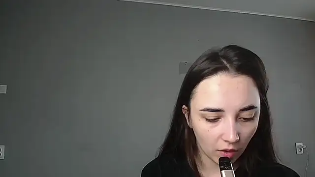 Snapshot of Eva_Gloryy chatting on April 13, 9:15 am Eva Gloryy online show from April 13, 9:15 am
