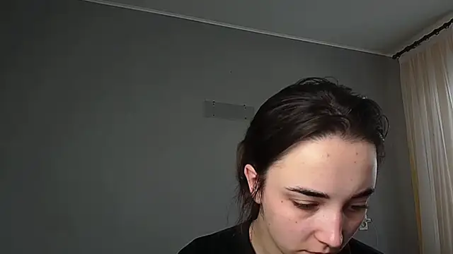 Snapshot of Eva_Gloryy chatting on April 15, 9:27 am Eva Gloryy online show from April 15, 9:27 am