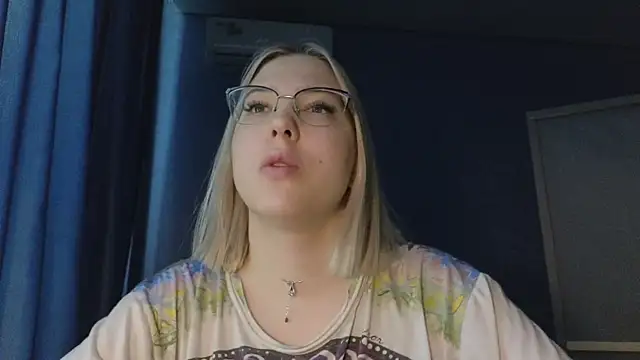 Snapshot of HotBrandyX chatting on November 10, 7:51 am HotBrandyX online show from November 10, 7:51 am