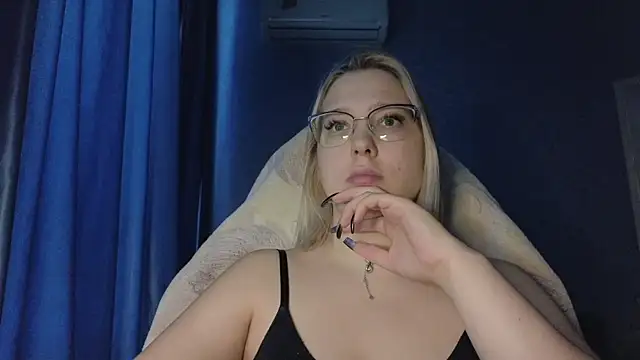 Snapshot of HotBrandyX chatting on November 14, 8:46 am HotBrandyX online show from November 14, 8:46 am