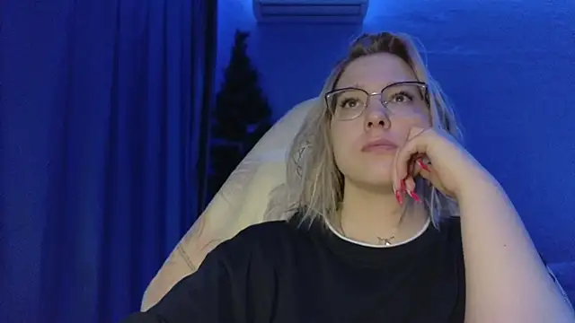 Snapshot of HotBrandyX chatting on December 14, 12:32 pm HotBrandyX online show from December 14, 12:32 pm