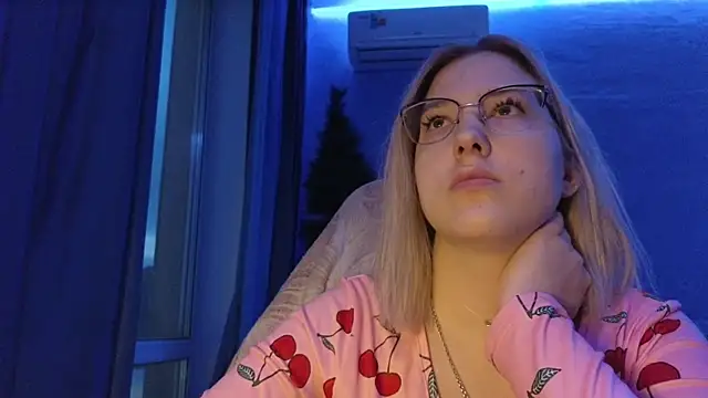 Snapshot of HotBrandyX chatting on January 8, 10:39 am HotBrandyX online show from January 8, 10:39 am