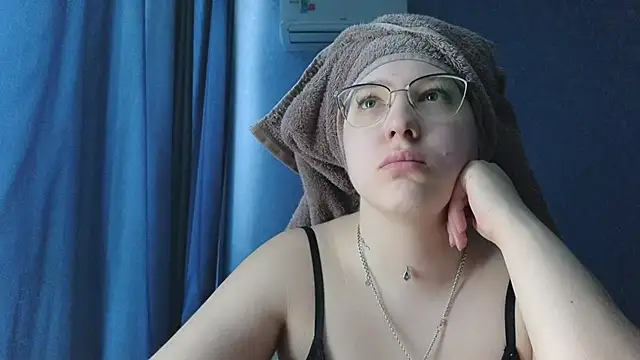 Snapshot of HotBrandyX chatting on March 14, 3:45 am HotBrandyX online show from March 14, 3:45 am