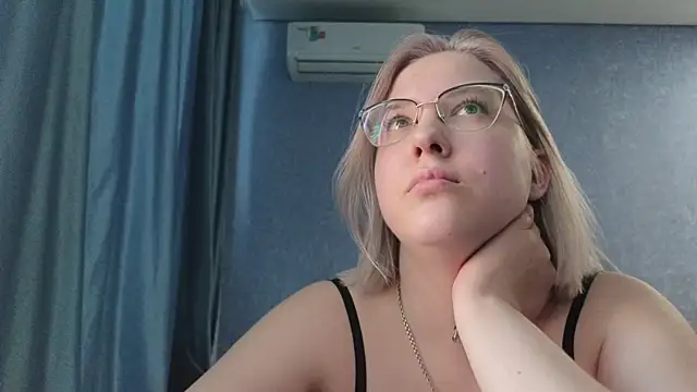 Snapshot of HotBrandyX chatting on March 15, 11:49 am HotBrandyX online show from March 15, 11:49 am