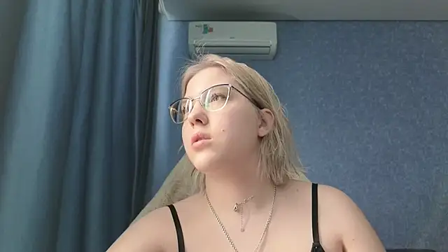 Snapshot of HotBrandyX chatting on March 16, 5:55 am HotBrandyX online show from March 16, 5:55 am