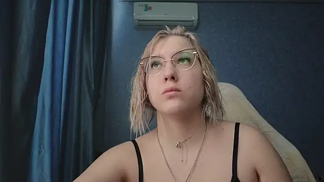 Snapshot of HotBrandyX chatting on March 19, 10:19 am HotBrandyX online show from March 19, 10:19 am