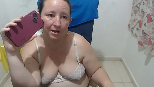 Snapshot of Yohis_Kiut25 chatting on April 25, 3:09 am Yohis Kiut25 online show from April 25, 3:09 am