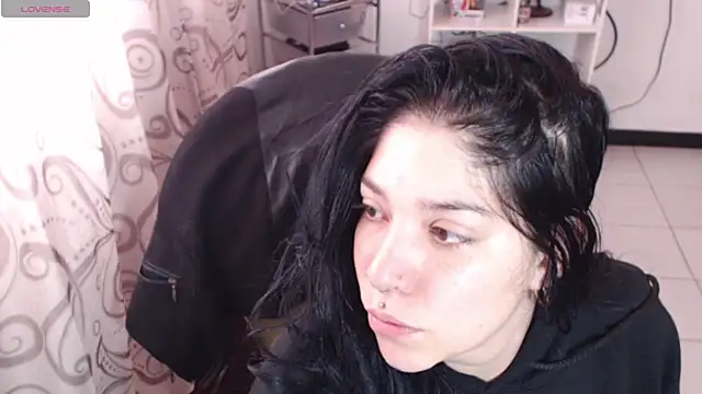 sharonnleon online show from May 26, 2:13 pm