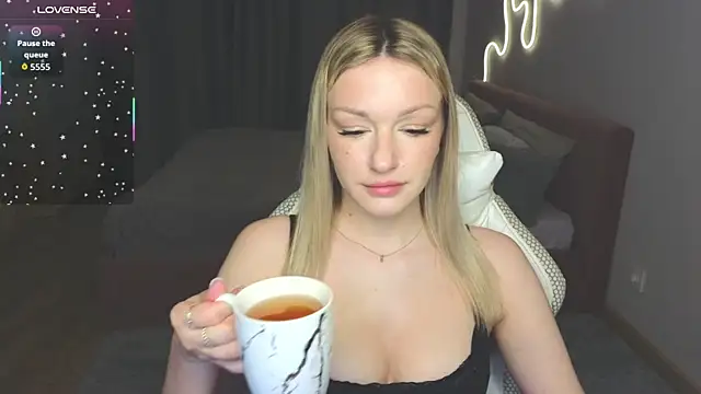 Snapshot of MargaretSweet1 chatting on May 7, 1:55 am MargaretSweet1 online show from May 7, 1:55 am
