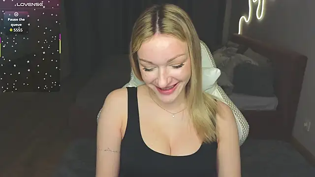 Snapshot of MargaretSweet1 chatting on May 12, 1:14 am MargaretSweet1 online show from May 12, 1:14 am