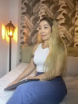 viktoria davis  online show from March 22, 1:31 am