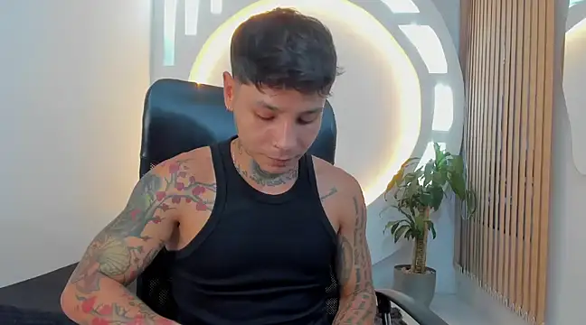 Snapshot of tattokoi chatting on January 17, 10:56 pm tattokoi online show from January 17, 10:56 pm