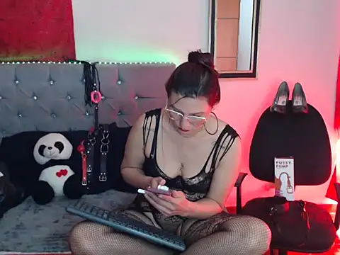 sachaclinford online show from February 10, 1:59 pm