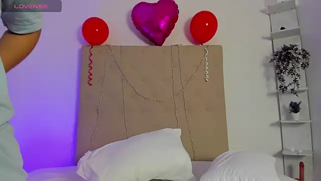 Michelle Jaramillo online show from February 12, 7:35 pm