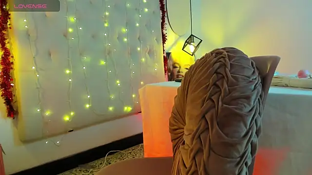 Michelle Jaramillo online show from February 13, 10:54 pm