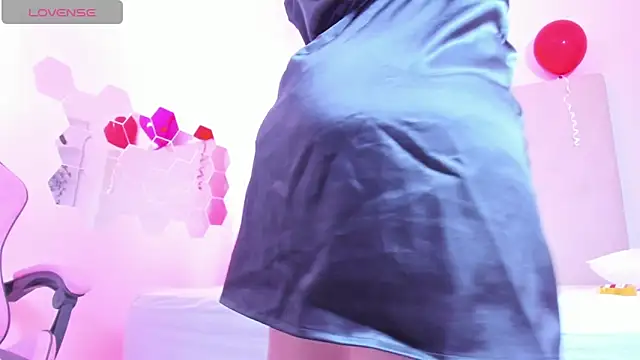 Michelle Jaramillo online show from February 15, 10:52 pm