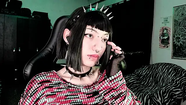 Snapshot of roxy_toxic chatting on February 3, 1:15 am roxy toxic online show from February 3, 1:15 am