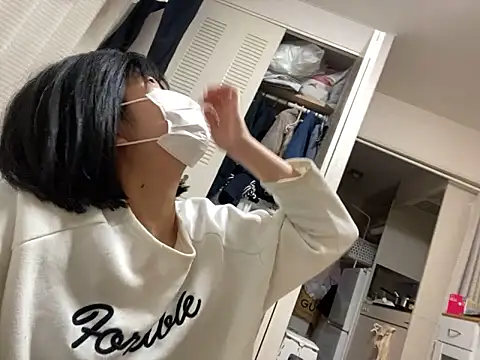 Snapshot of riri_riri_jp chatting on October 14, 10:05 am riri riri jp online show from October 14, 10:05 am