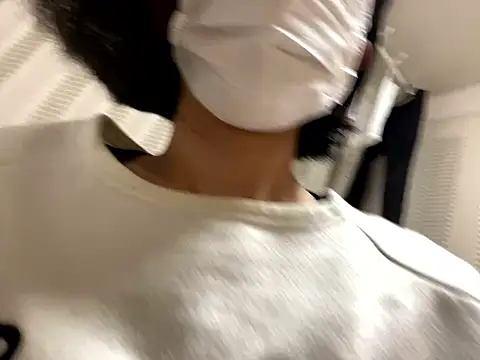 Snapshot of riri_riri_jp chatting on October 16, 9:32 am riri riri jp online show from October 16, 9:32 am