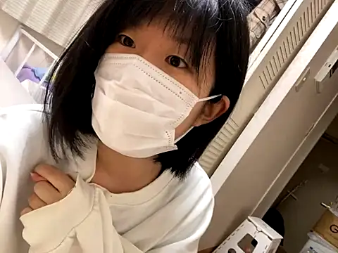 Snapshot of riri_riri_jp chatting on October 22, 10:26 am riri riri jp online show from October 22, 10:26 am