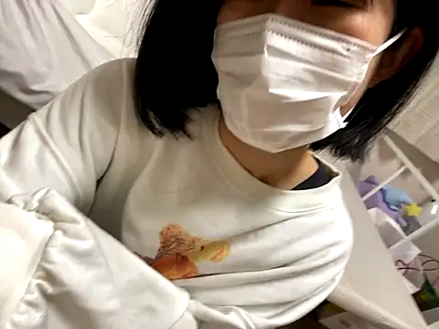 Snapshot of riri_riri_jp chatting on October 23, 9:41 am riri riri jp online show from October 23, 9:41 am