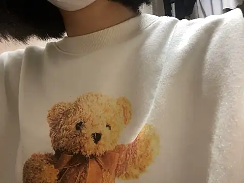 Snapshot of riri_riri_jp chatting on December 2, 10:31 am riri riri jp online show from December 2, 10:31 am