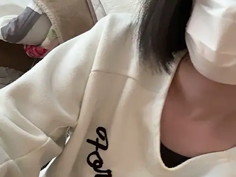 Snapshot of riri_riri_jp chatting on February 1, 6:45 am riri riri jp online show from February 1, 6:45 am