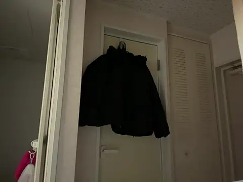 Snapshot of riri_riri_jp chatting on February 4, 1:06 pm riri riri jp online show from February 4, 1:06 pm