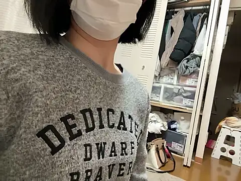 Snapshot of riri_riri_jp chatting on February 28, 10:27 am riri riri jp online show from February 28, 10:27 am