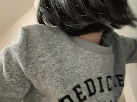 Snapshot of riri_riri_jp chatting on March 21, 9:47 am riri riri jp online show from March 21, 9:47 am